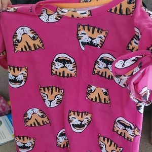 Cat and jack t shirt size 7/8